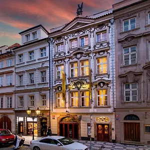 residence-u-cerneho-orla.praguehotelsweb.com/